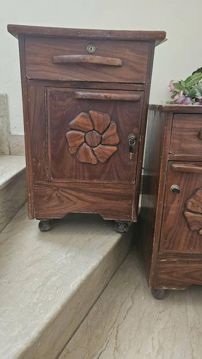 bed side tables 1