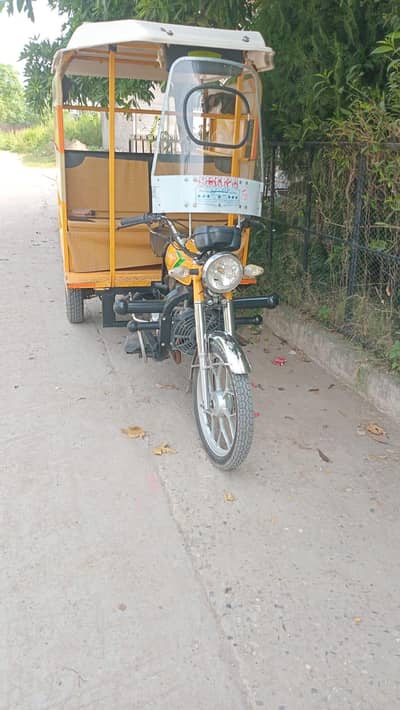 Lal Deen 09 Seater Rickshaw