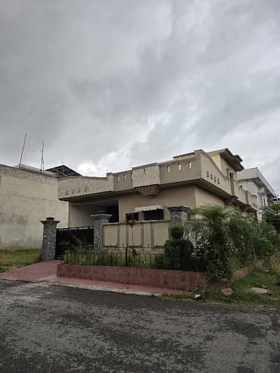 Beautiful Single Storey Corner House Available For Sale