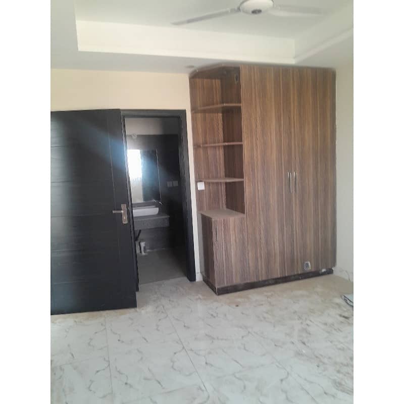 Flat For Rent 11