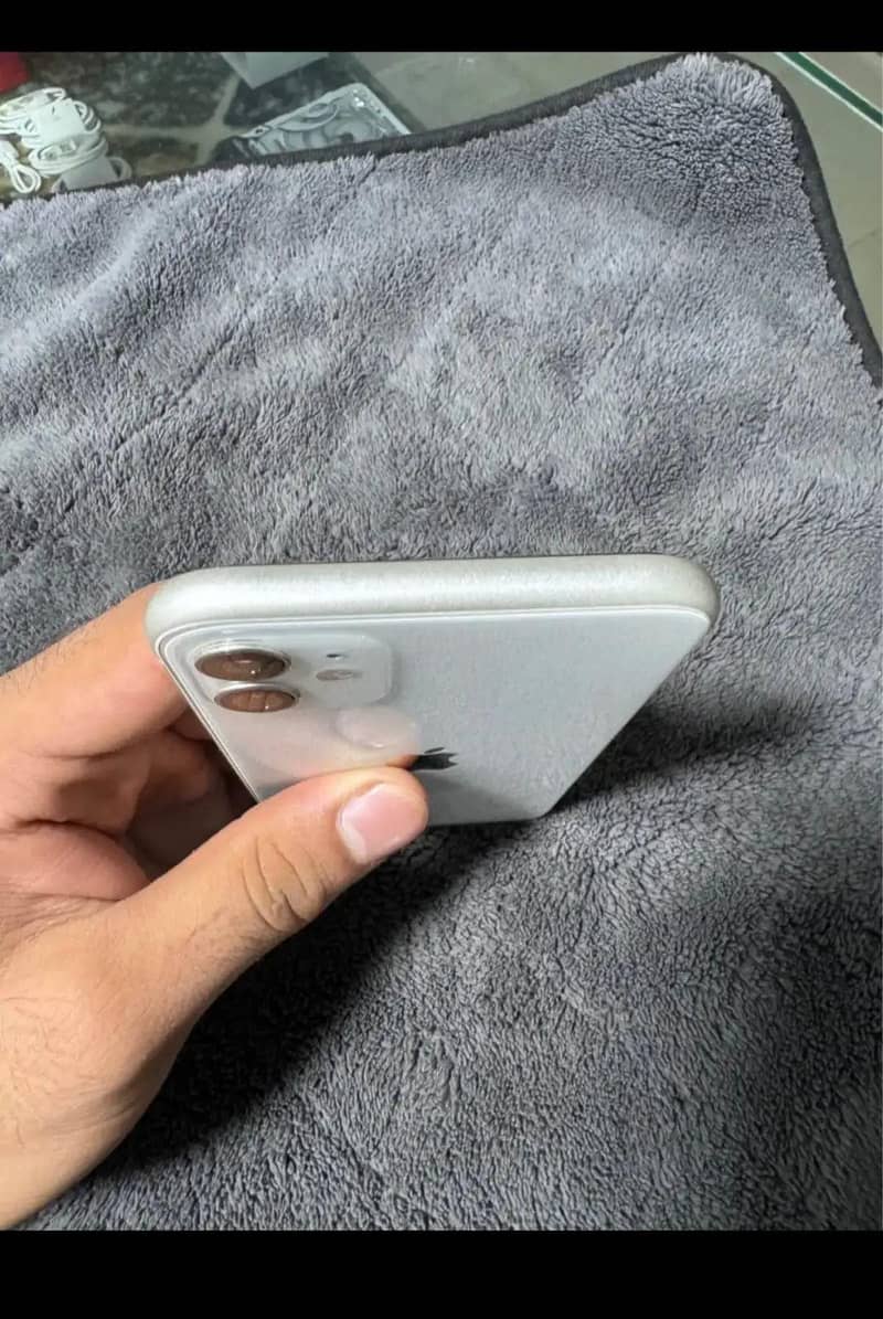 Apple iPhone 11 (Exchange Possible) 1