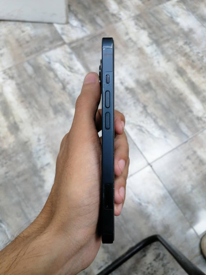 Apple iPhone 14 3