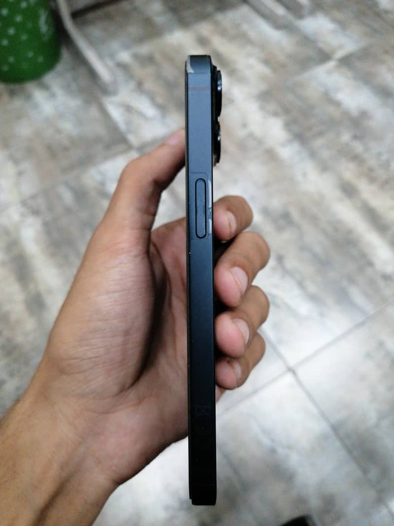 Apple iPhone 14 4