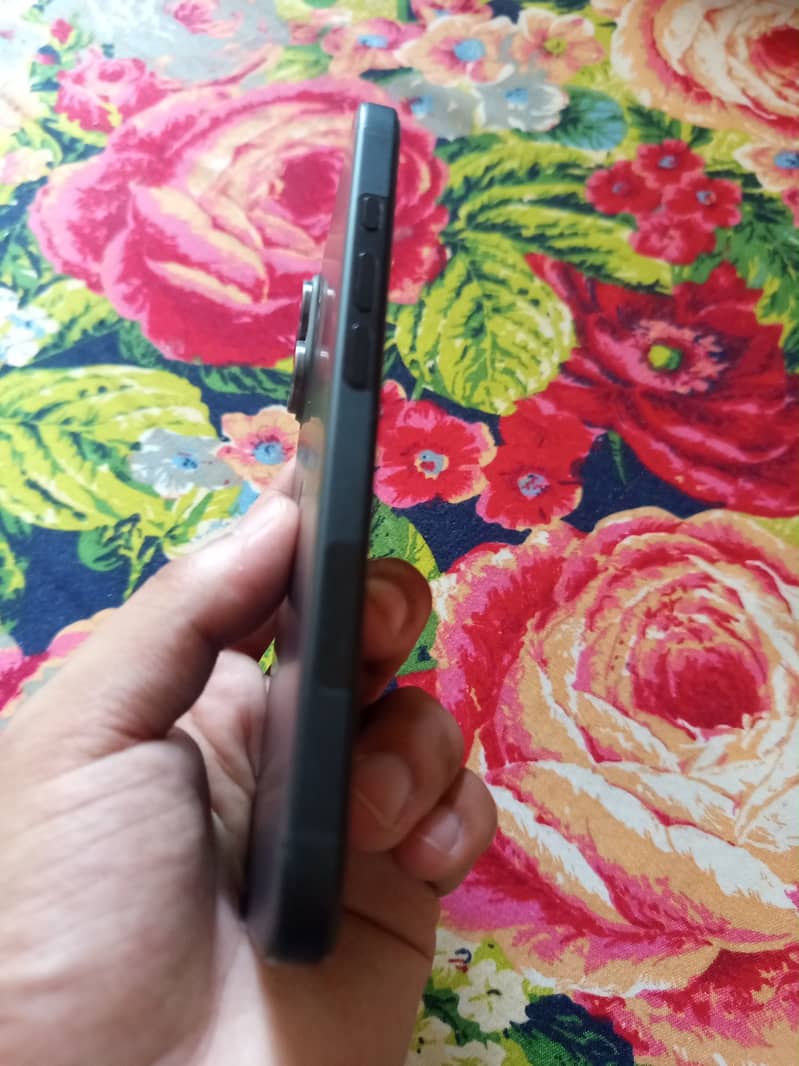 Apple iPhone 16 0