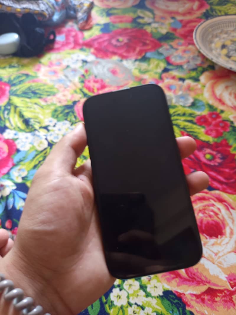 Apple iPhone 16 3