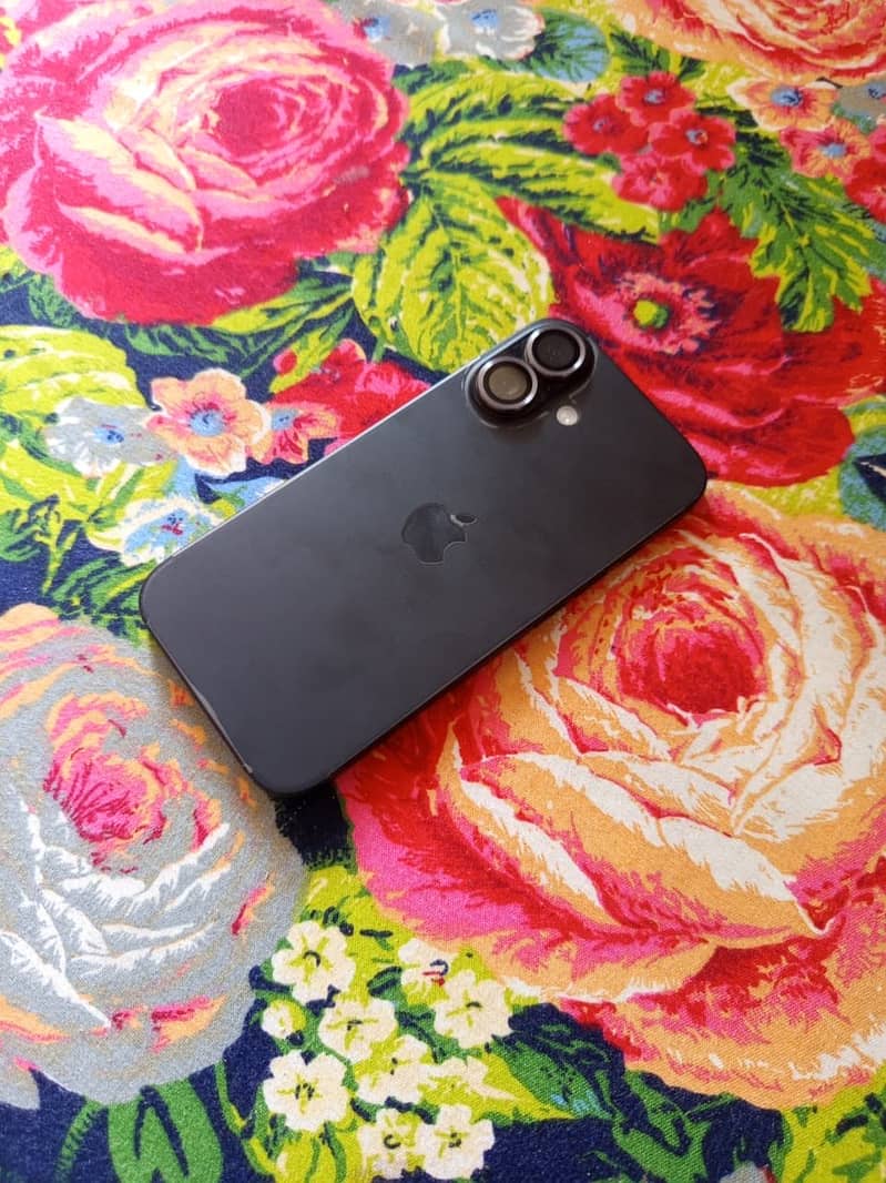 Apple iPhone 16 5