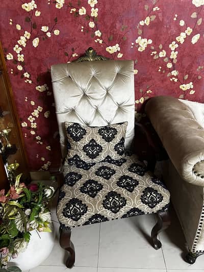 Antique sofa set of 5 seater with two chairs