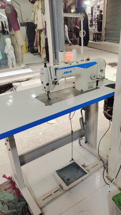 Jack F5 sewing machine