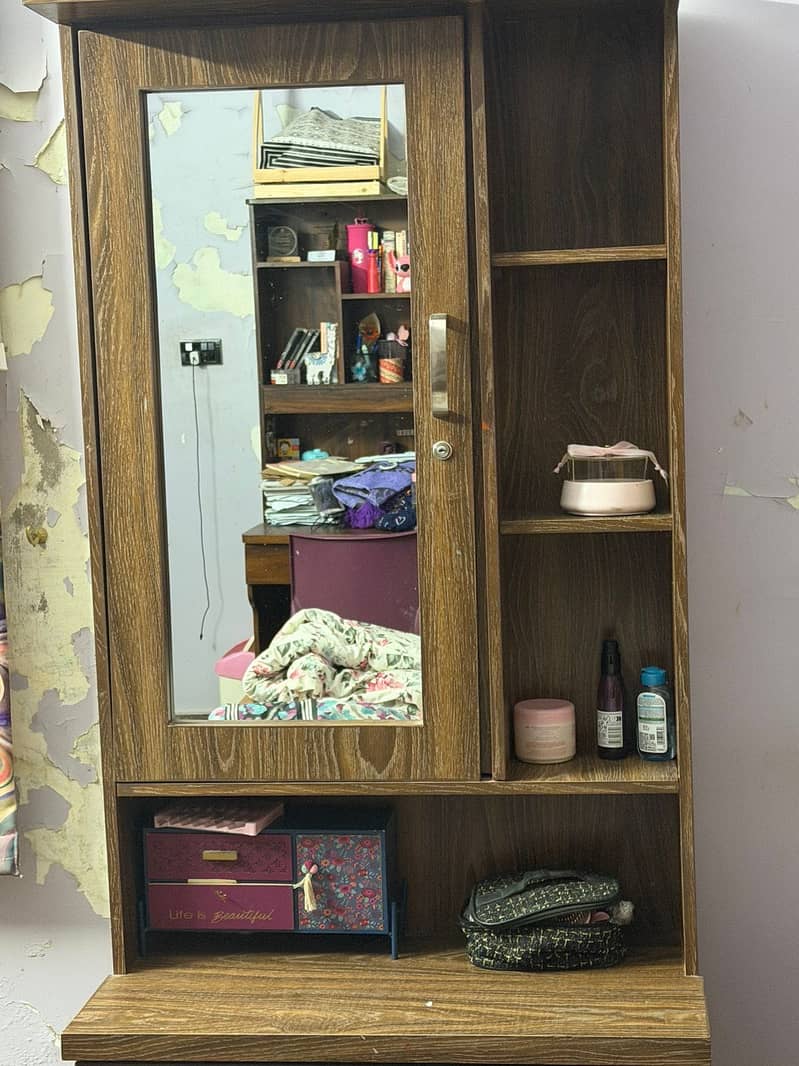 Dressing table 0