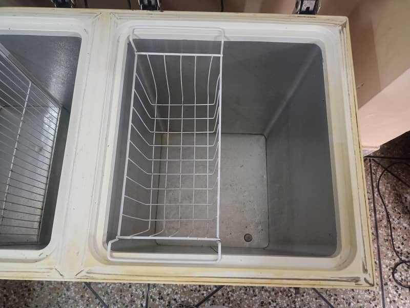 waves double door deep freezer 3
