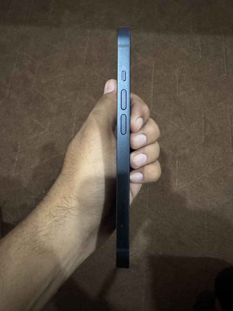 Apple iPhone 13 2