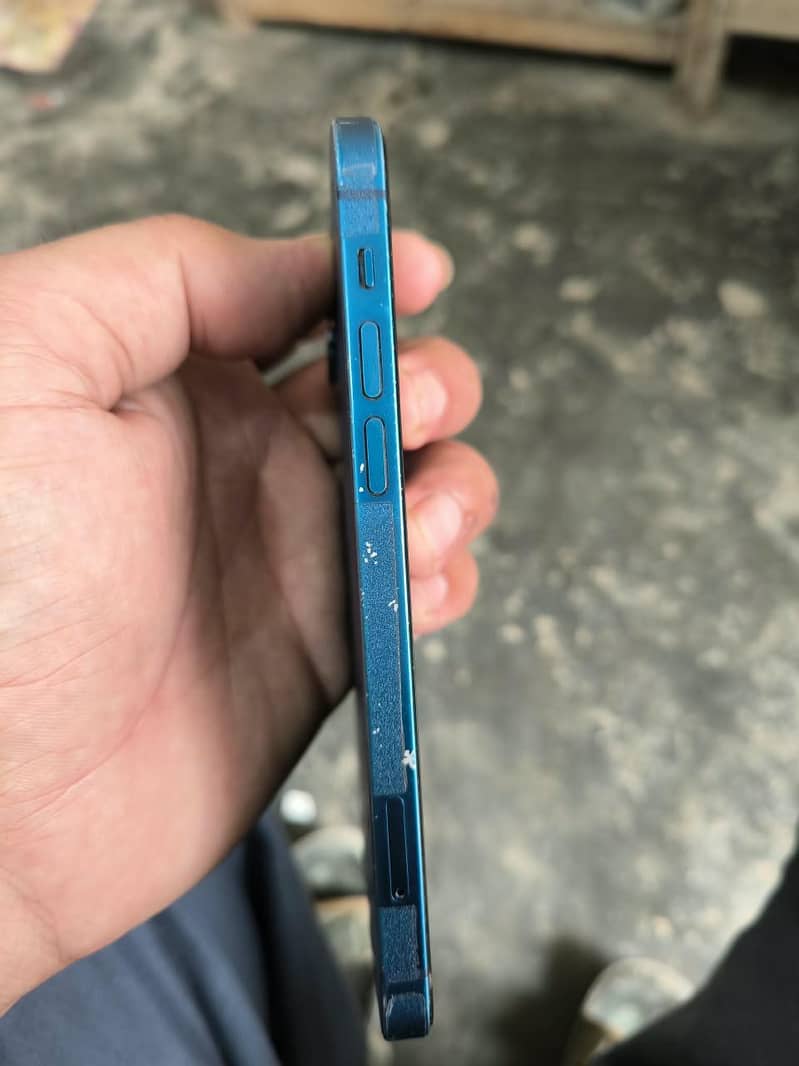 Apple iPhone 12 3