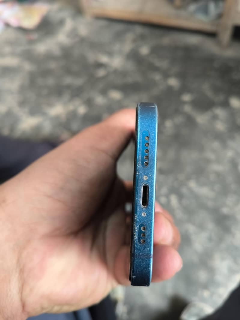 Apple iPhone 12 4