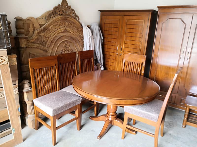 Dinning table in sheva wood 0