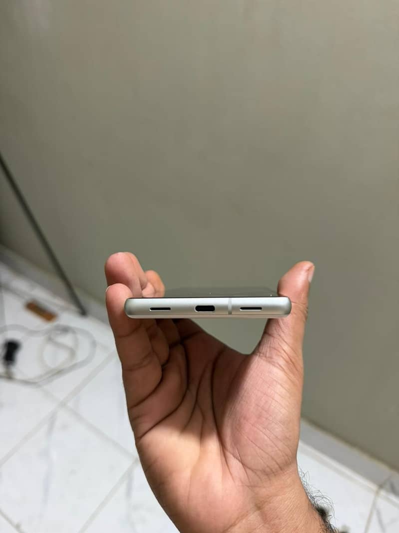Google Pixel 7a 5