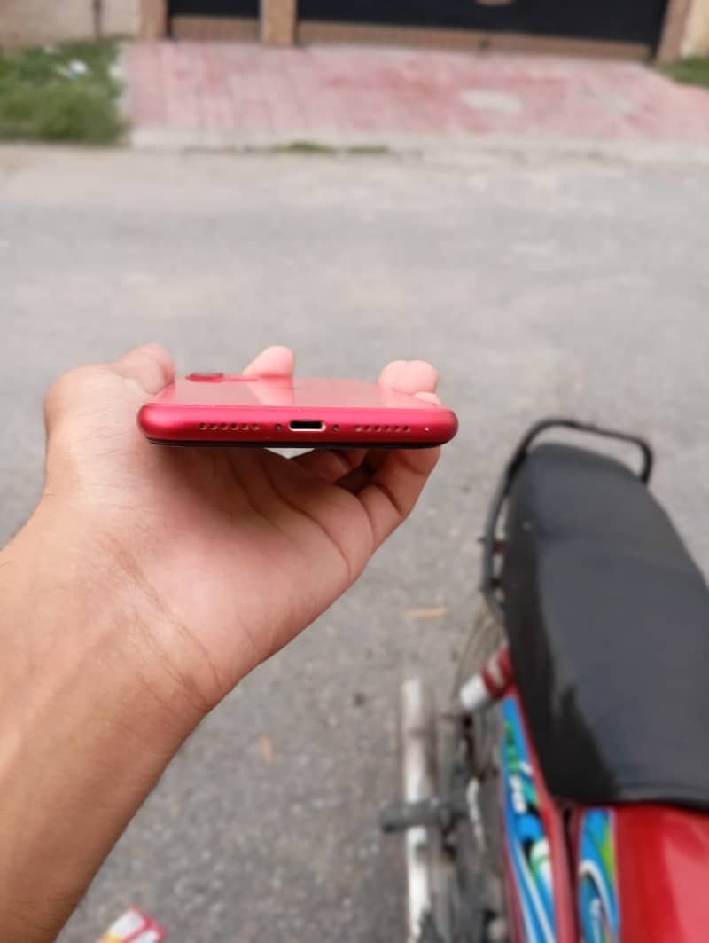 Apple iPhone 11 3