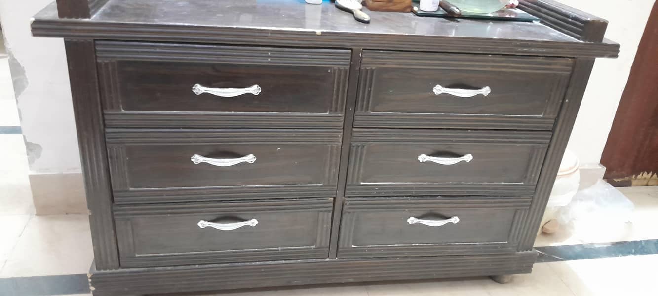 Dressing Table in best condition 1