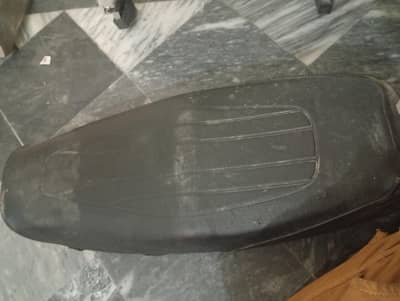 2009 Model Motorcycle Fuel Tank, Side Tappay & Seat - Used