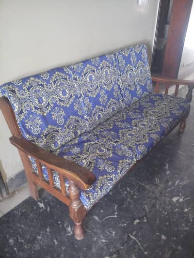 5 Seater Sofa Set & Dining Table for Sale