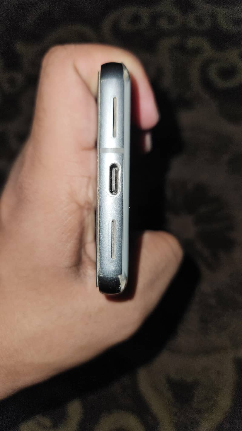 Google Pixel 8 2