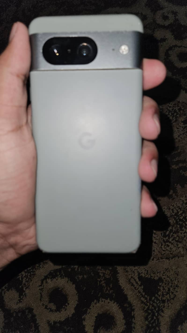 Google Pixel 8 4
