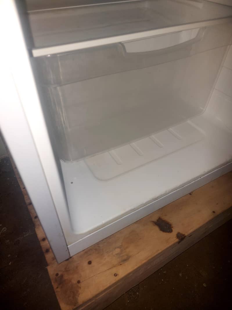 refrigerator 0