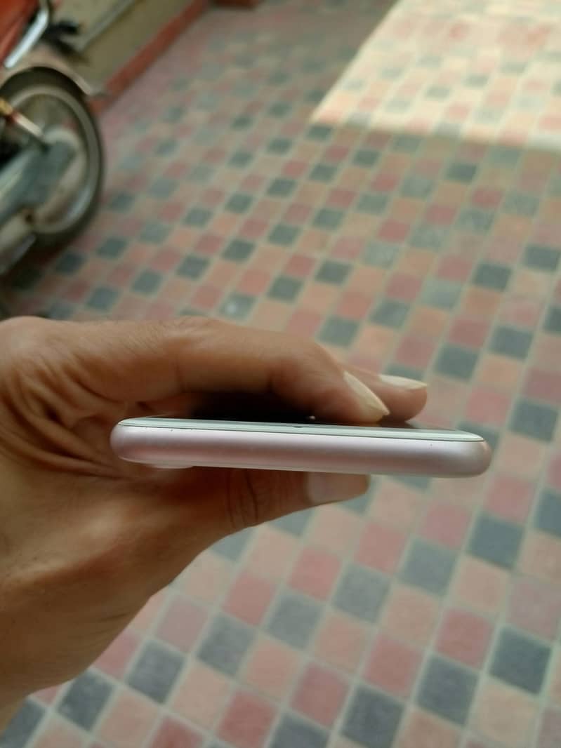 Apple iPhone 7 4
