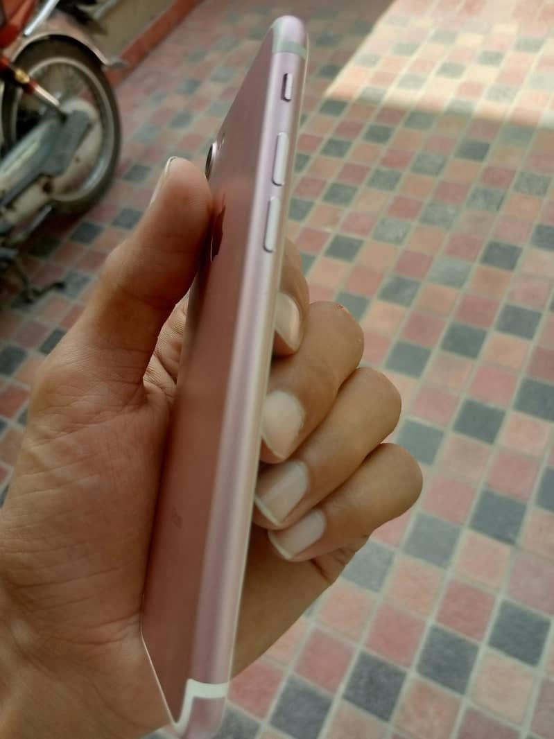 Apple iPhone 7 5