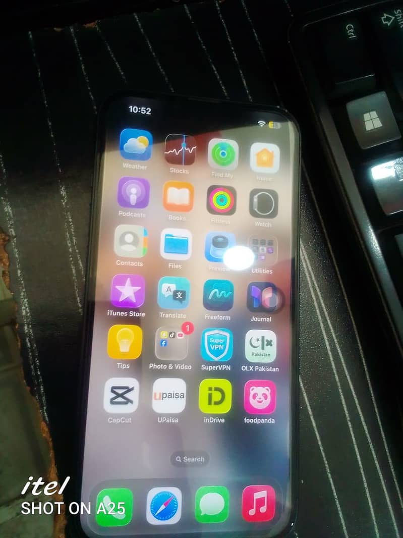 Apple iPhone 13 2