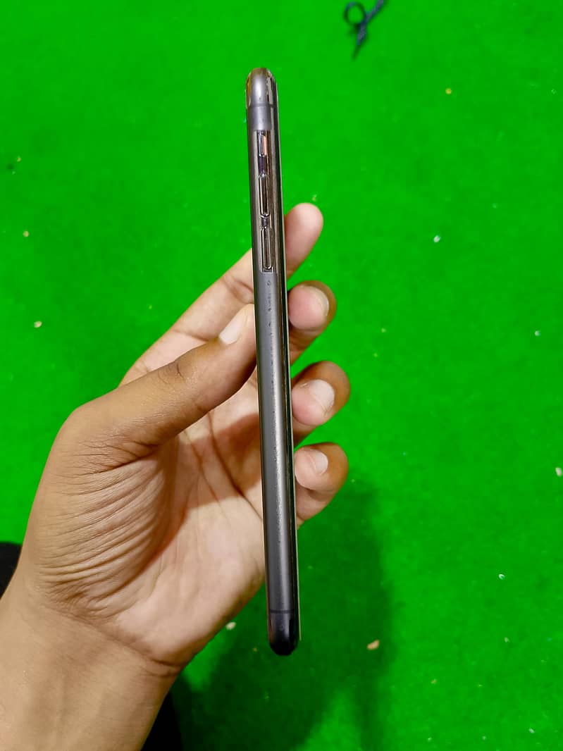 Apple iPhone 11 Pro Max 1