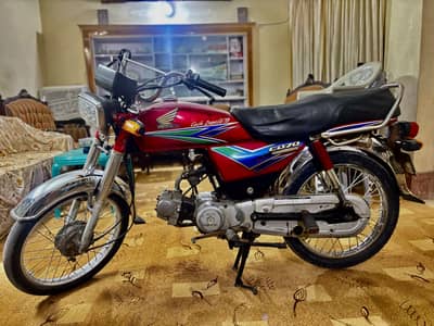 Honda cd 70 2013 model 10by10 home used one hand bike