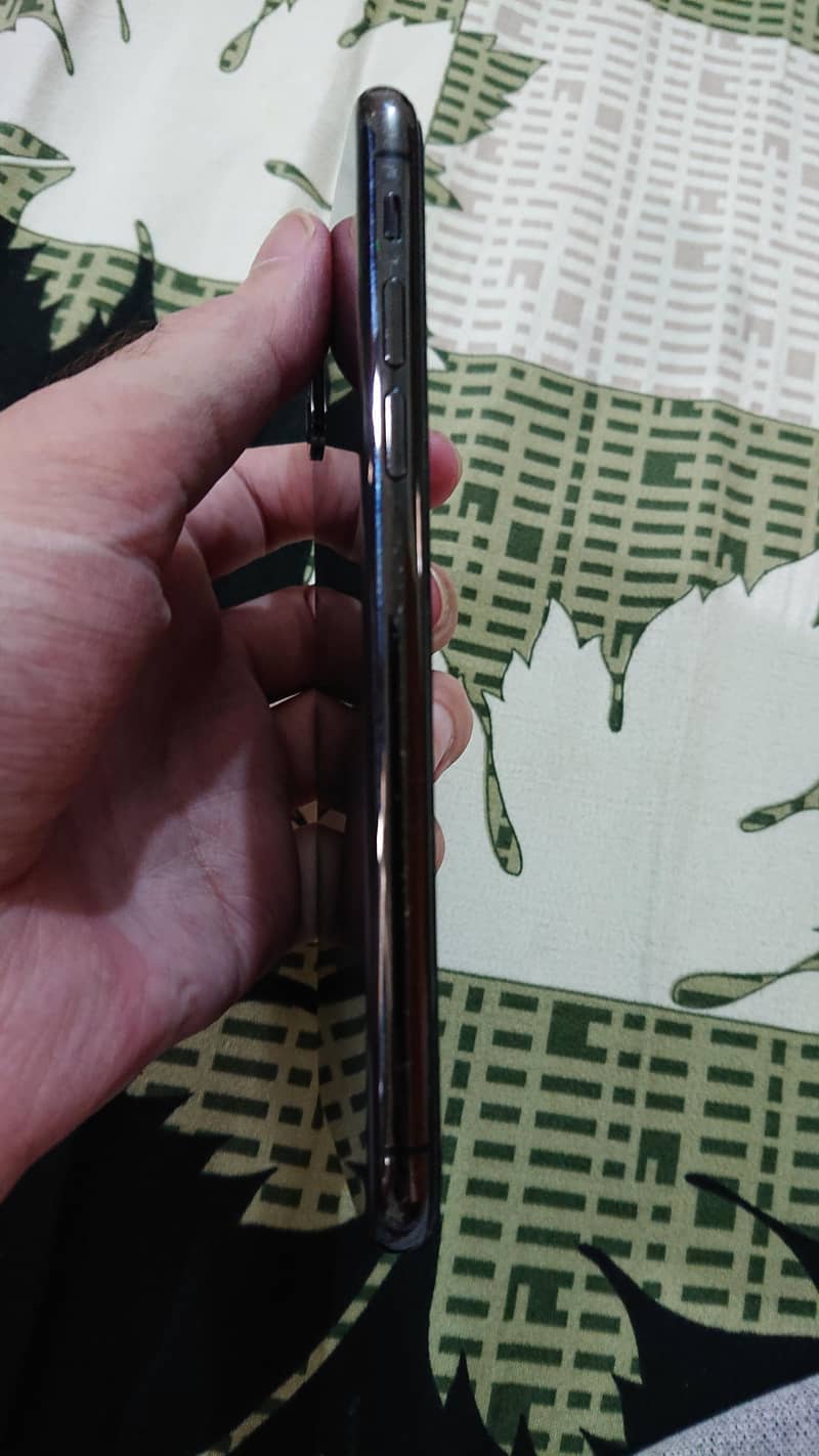 Apple iPhone X 5