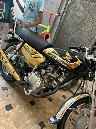 one two Five Honda 10by10 condition urgent sell 03090008213