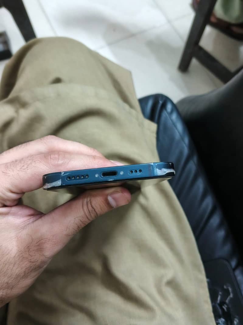 Apple iPhone 13 0