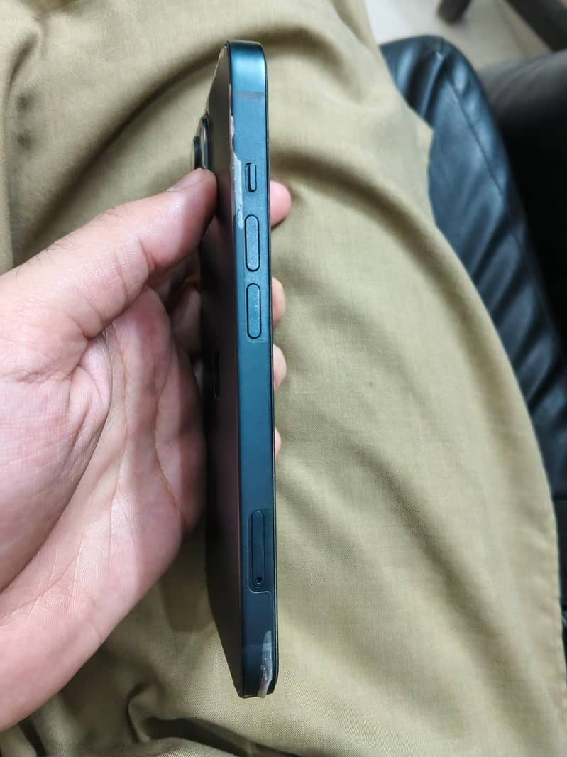 Apple iPhone 13 2