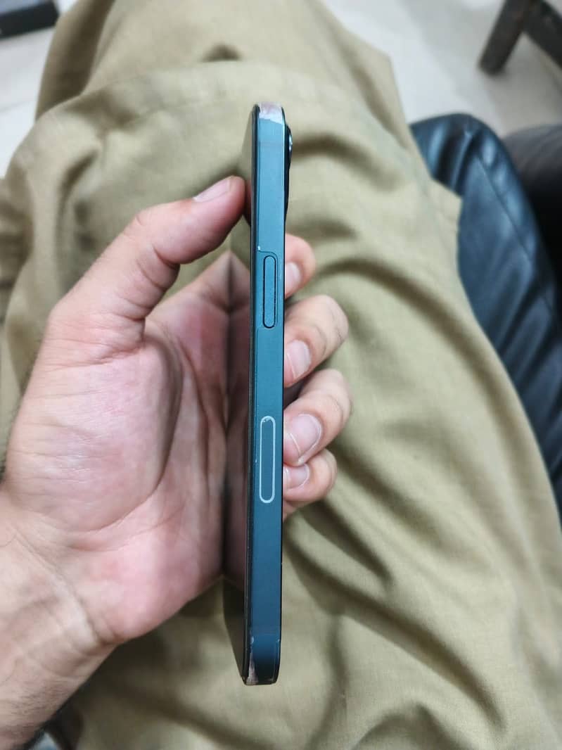 Apple iPhone 13 3