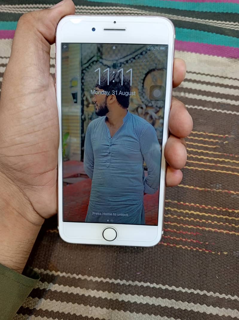 Apple iPhone 7 Plus 0