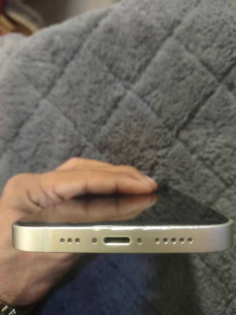 Apple iPhone 13 2
