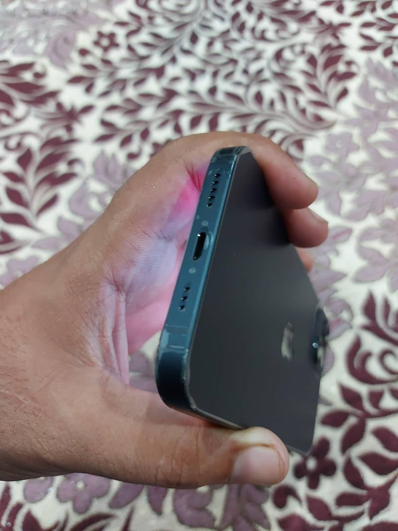 Apple iPhone 13 2