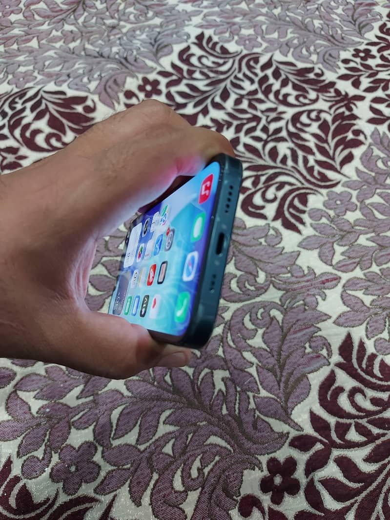 Apple iPhone 13 3