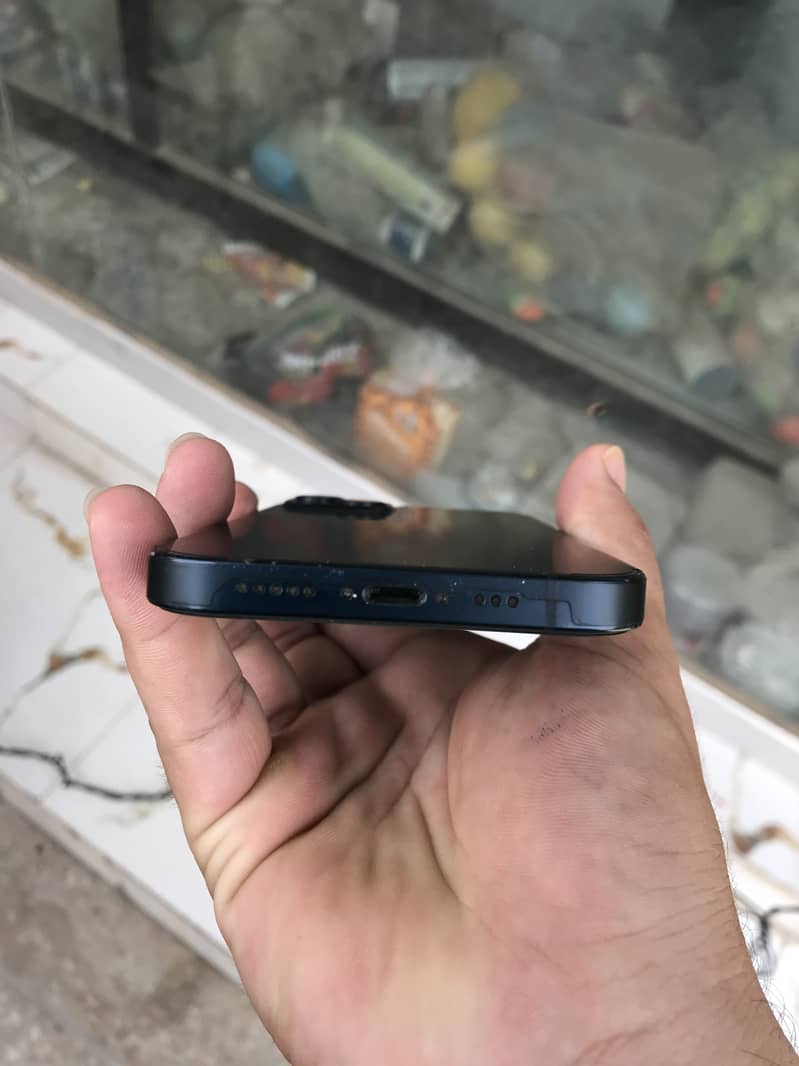 Apple iPhone 13 2