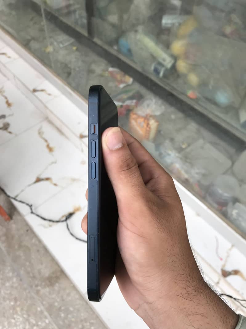 Apple iPhone 13 3