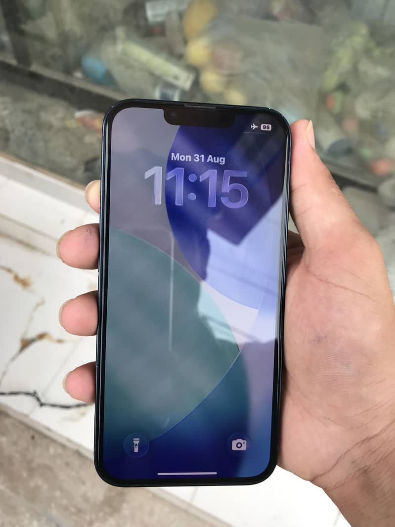 Apple iPhone 13 4