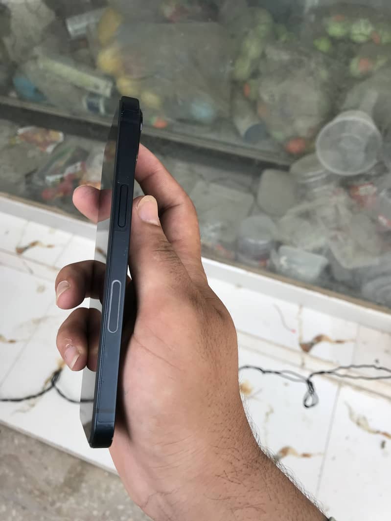 Apple iPhone 13 5