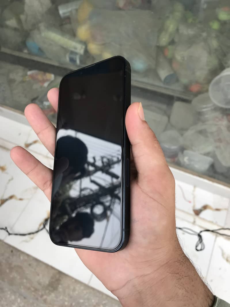 Apple iPhone 13 6