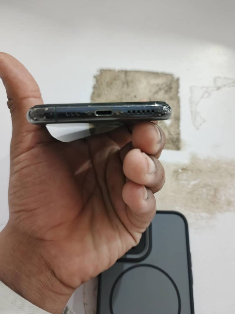 Apple iPhone 11 Pro 2
