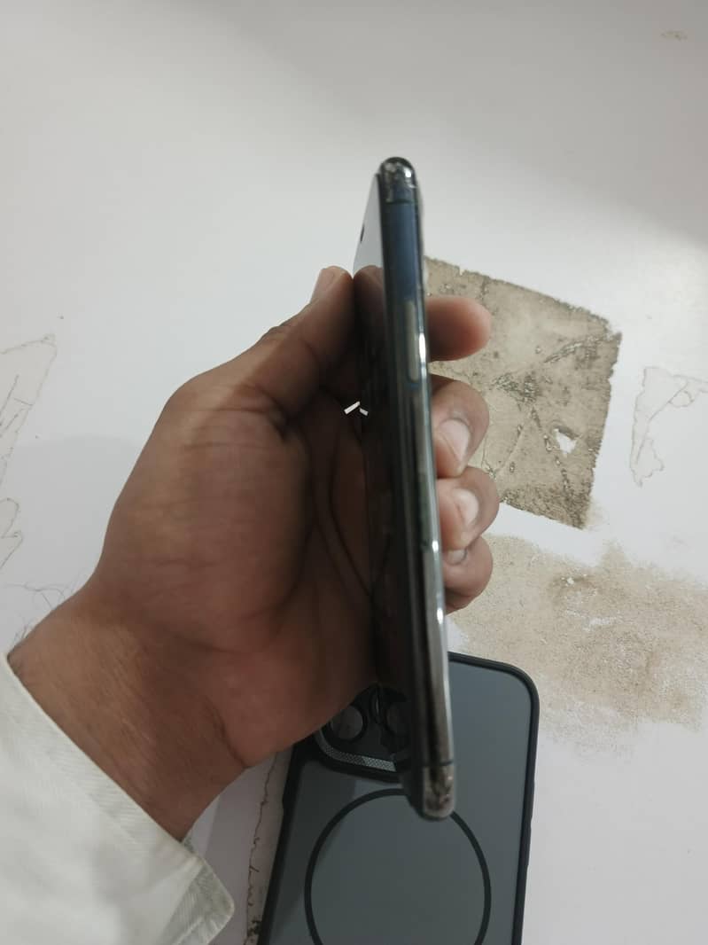 Apple iPhone 11 Pro 5