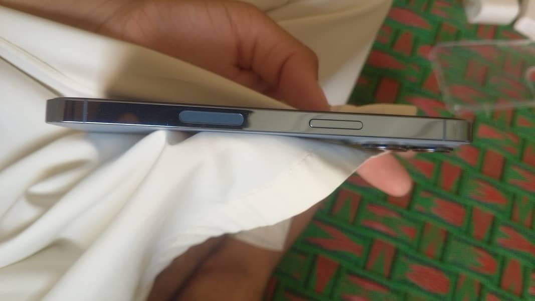 Apple iPhone 13 Pro 2