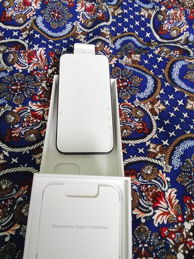 Apple iPhone 13 4