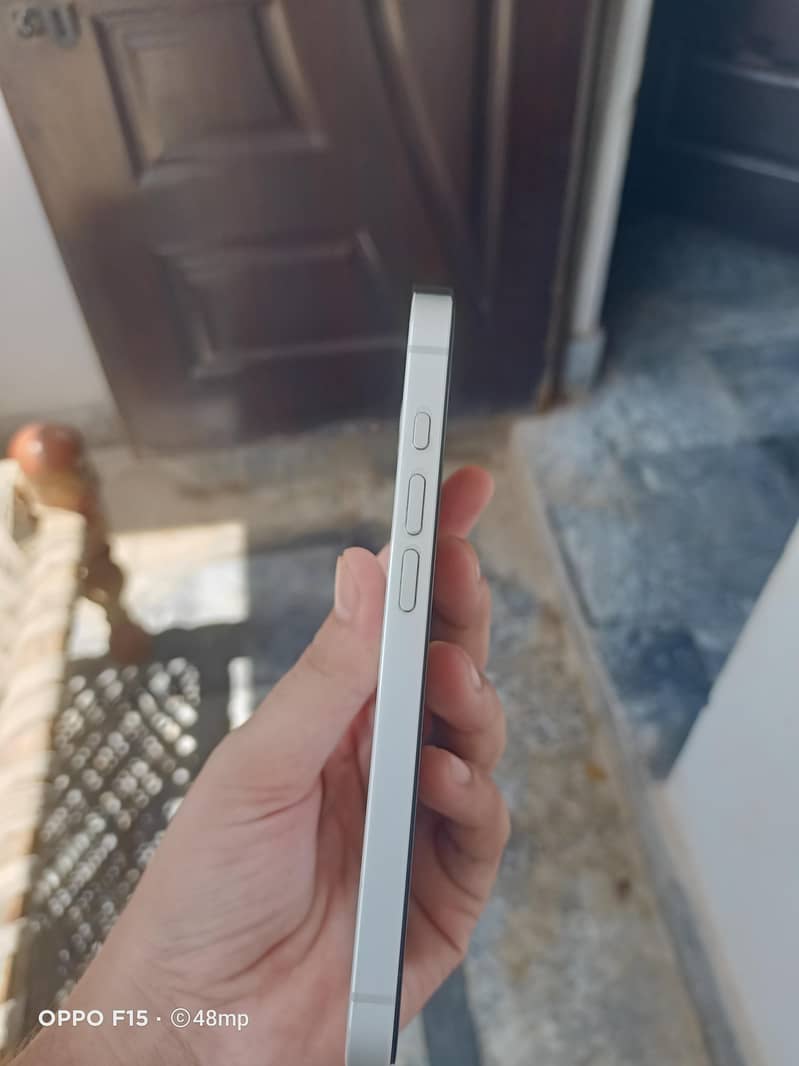 Apple iPhone 16e (Exchange+Sale) 5
